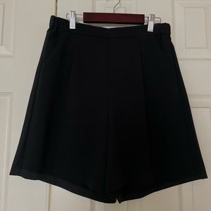 Uniqlo Black High Waist Relaxed Fit Shorts- Size M